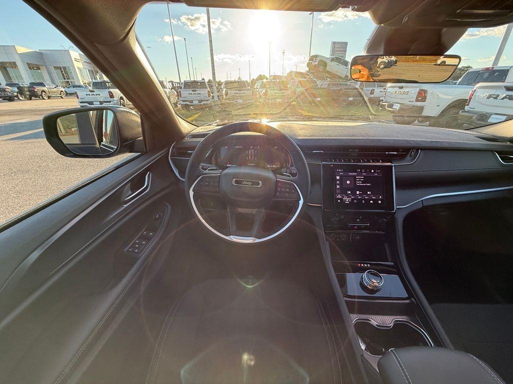 new 2025 Jeep Grand Cherokee car, priced at $32,345