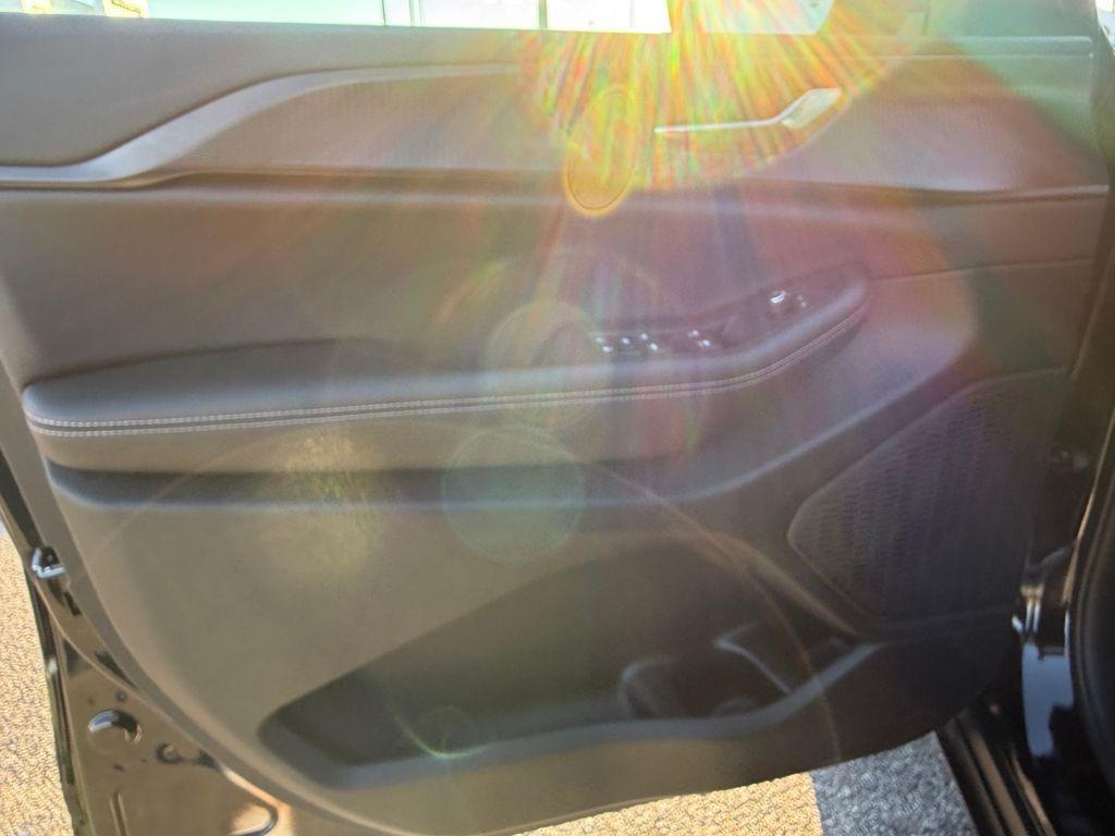 new 2025 Jeep Grand Cherokee car, priced at $32,345