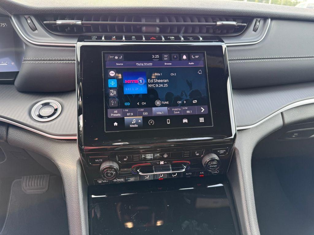 new 2025 Jeep Grand Cherokee car, priced at $31,920