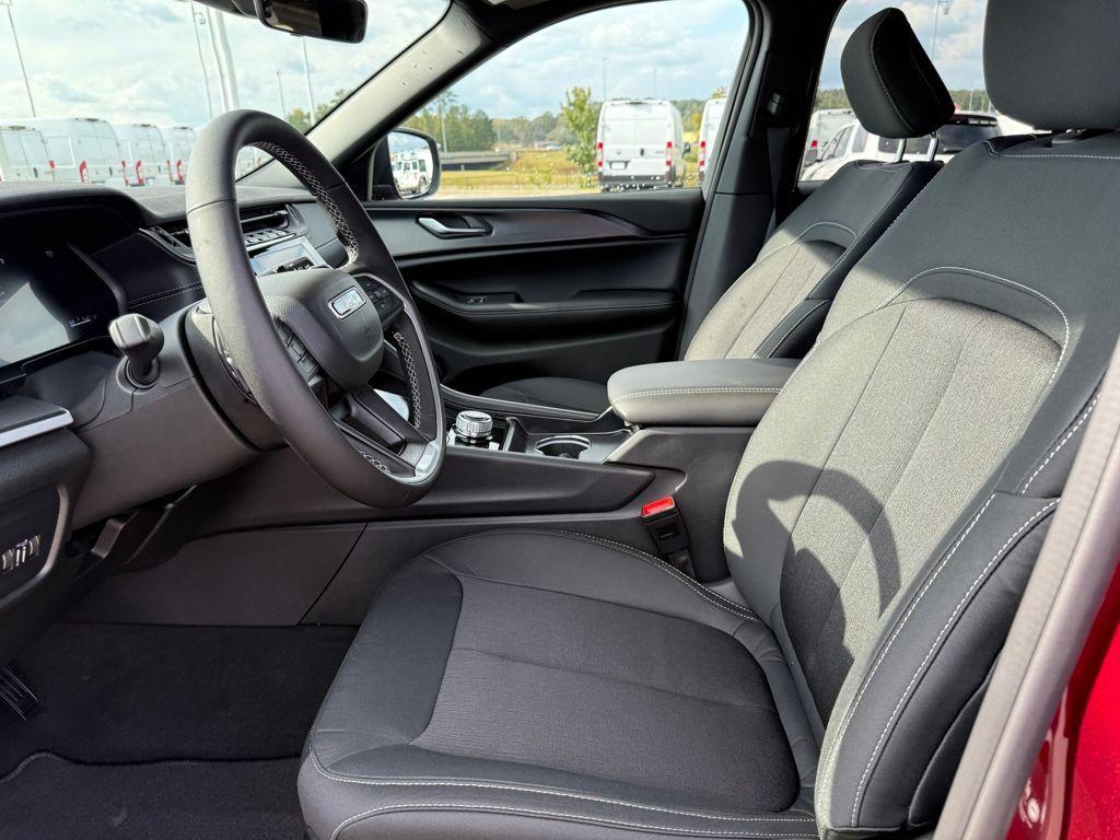 new 2025 Jeep Grand Cherokee car, priced at $31,920