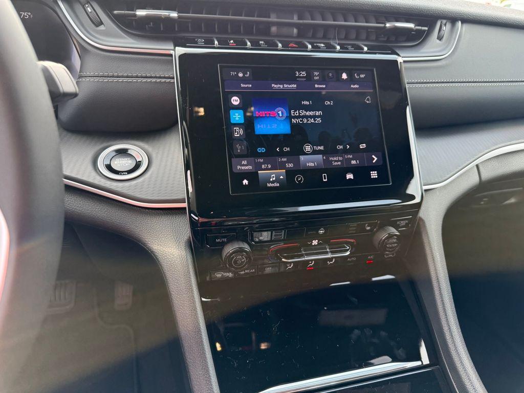 new 2025 Jeep Grand Cherokee car, priced at $31,920