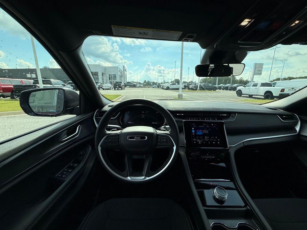 new 2025 Jeep Grand Cherokee car, priced at $31,920