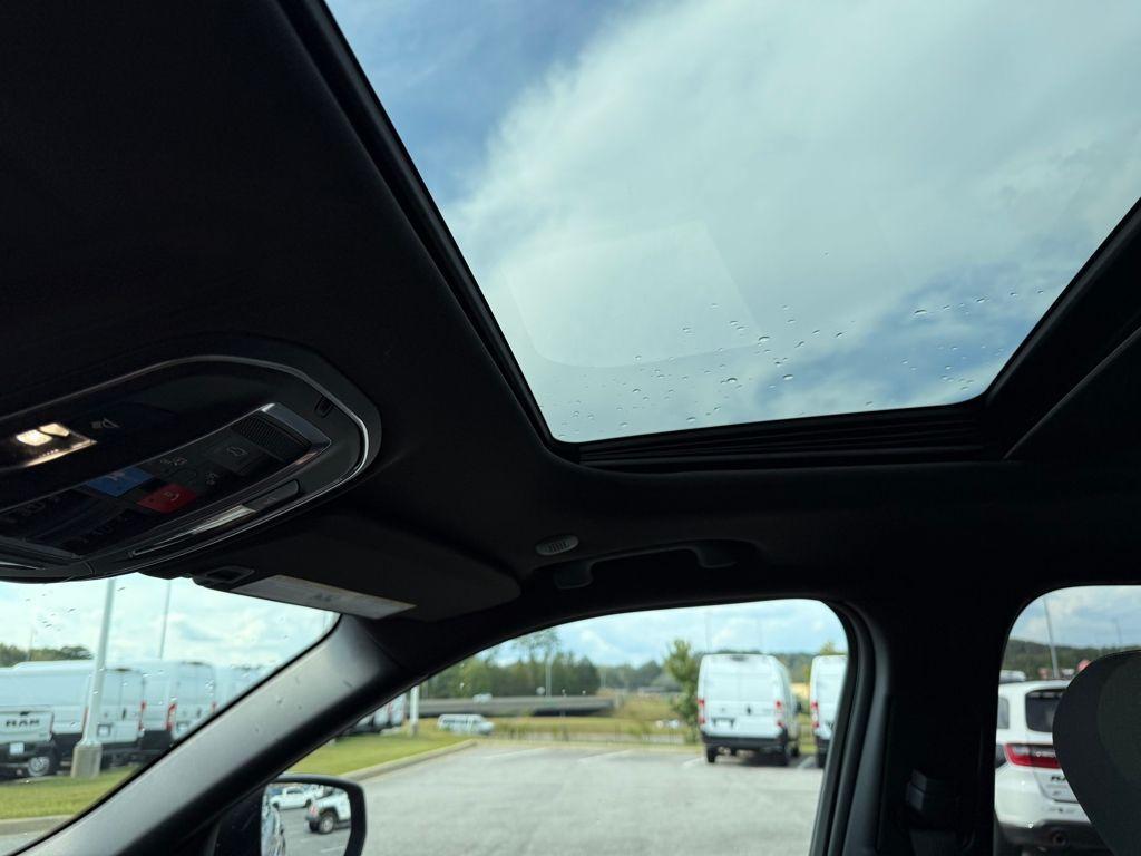 new 2025 Jeep Grand Cherokee car, priced at $31,920