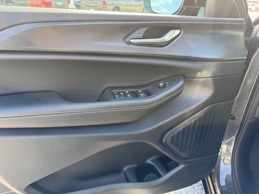 new 2025 Jeep Grand Cherokee car, priced at $33,625