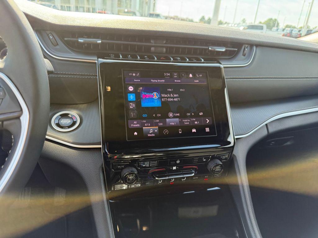 new 2025 Jeep Grand Cherokee car, priced at $33,625