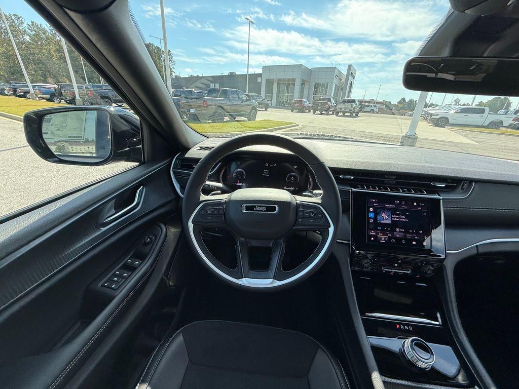 new 2025 Jeep Grand Cherokee car, priced at $33,625