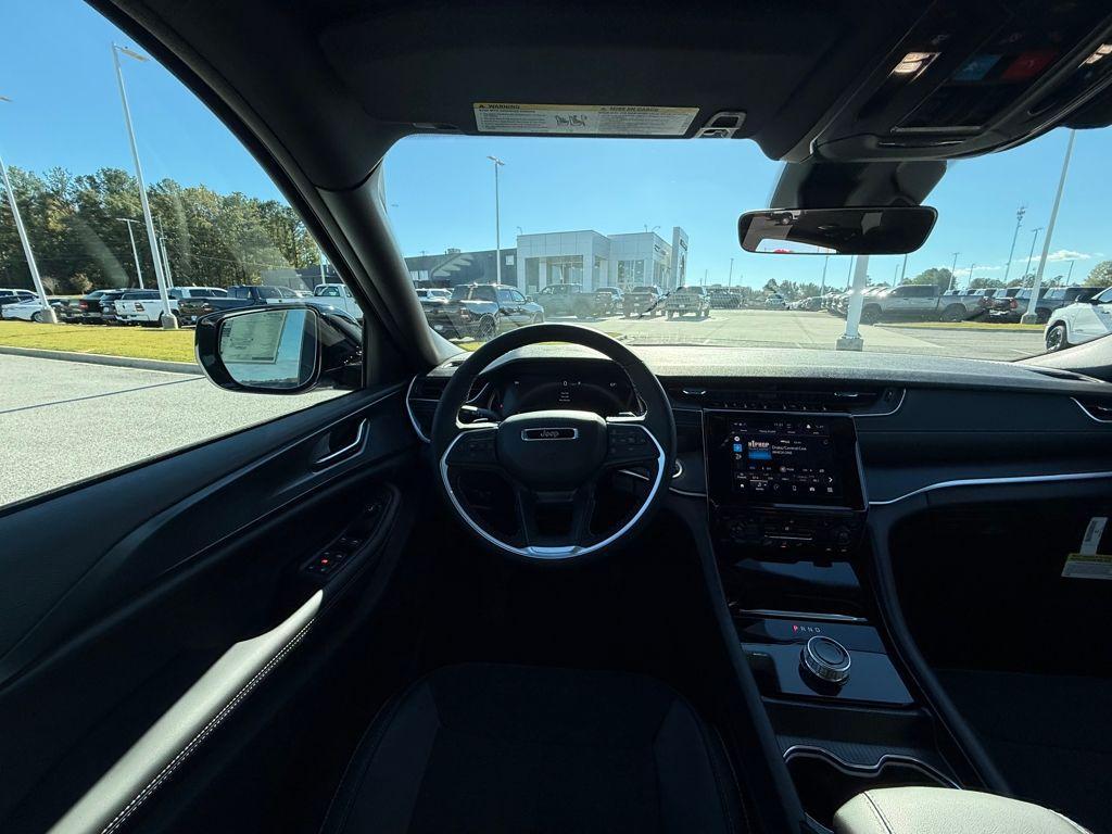 new 2025 Jeep Grand Cherokee car, priced at $32,030