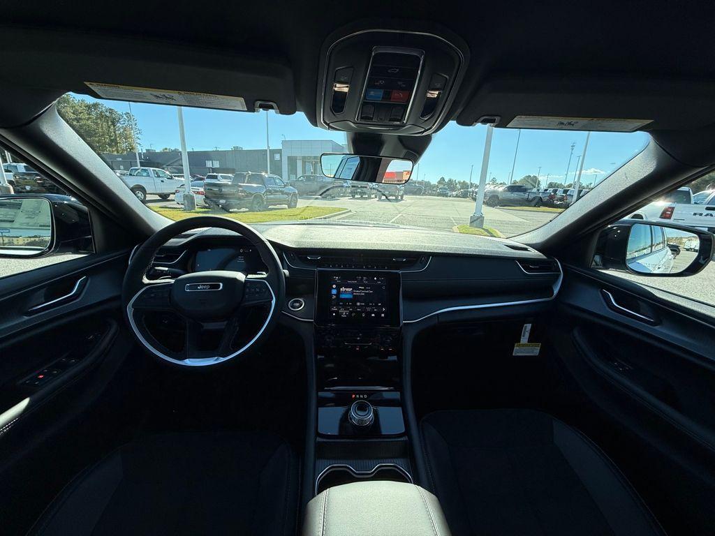 new 2025 Jeep Grand Cherokee car, priced at $32,030