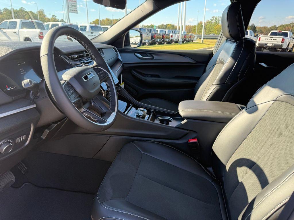 new 2025 Jeep Grand Cherokee car, priced at $32,030