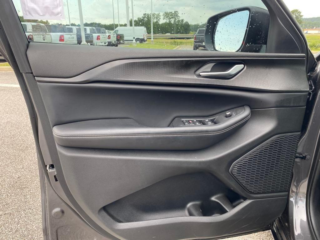 new 2023 Jeep Grand Cherokee L car, priced at $37,683
