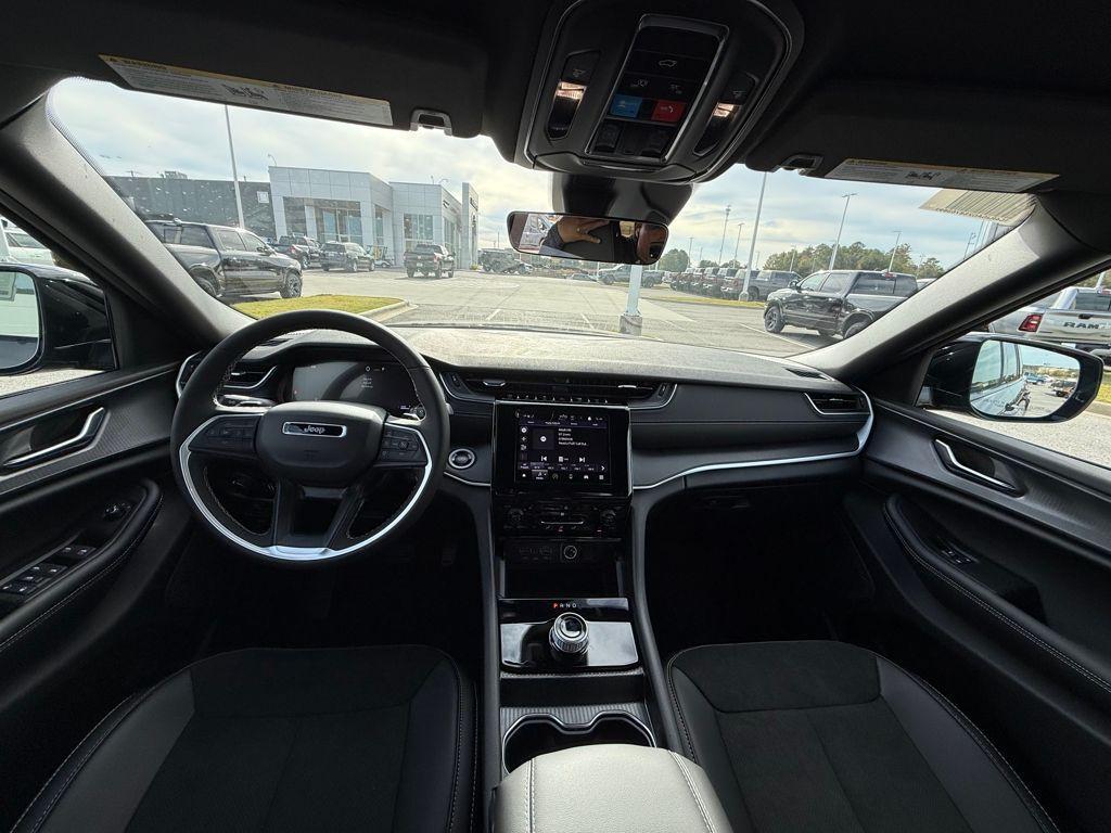 new 2025 Jeep Grand Cherokee car, priced at $34,125