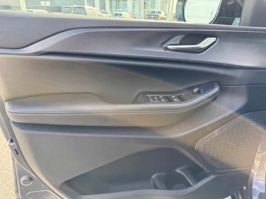 new 2025 Jeep Grand Cherokee car, priced at $34,125