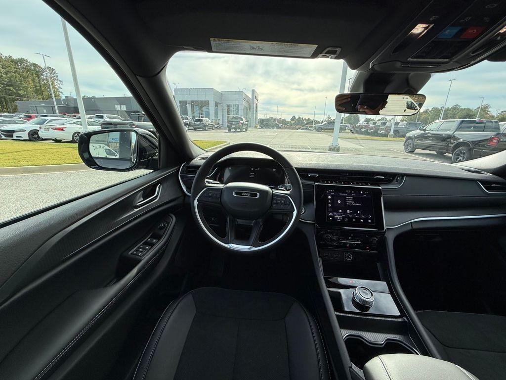 new 2025 Jeep Grand Cherokee car, priced at $34,125