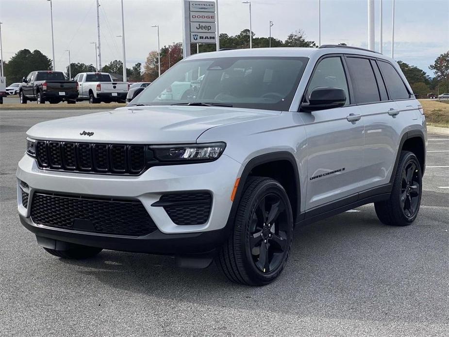 new 2025 Jeep Grand Cherokee car, priced at $43,675