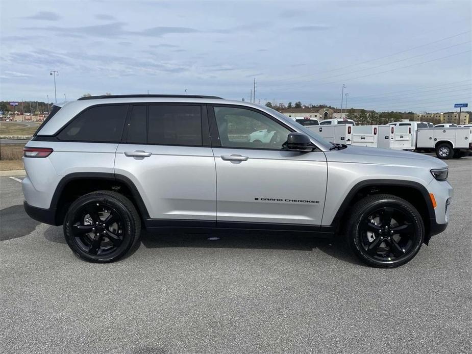 new 2025 Jeep Grand Cherokee car, priced at $43,675