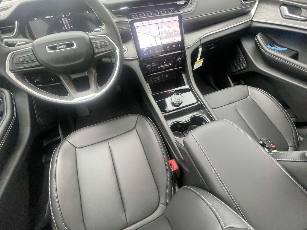 new 2025 Jeep Grand Cherokee car, priced at $42,640