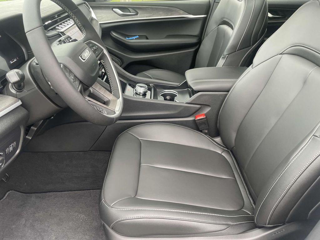 new 2025 Jeep Grand Cherokee car, priced at $42,640