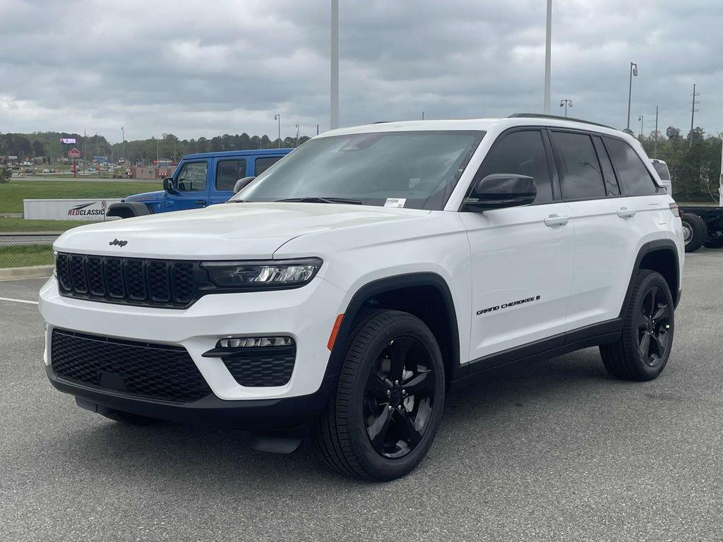 new 2025 Jeep Grand Cherokee car, priced at $42,640