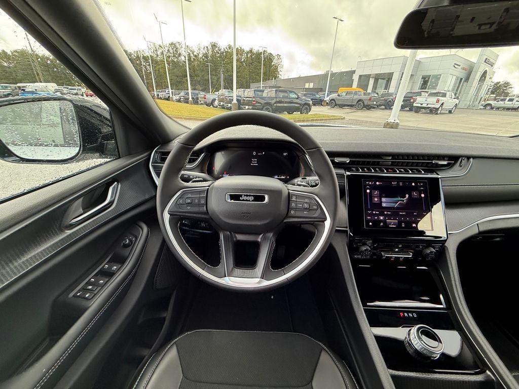 new 2025 Jeep Grand Cherokee car, priced at $32,625