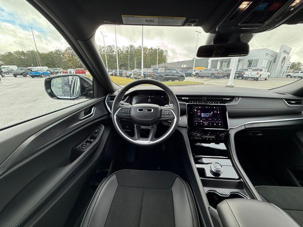 new 2025 Jeep Grand Cherokee car, priced at $32,625