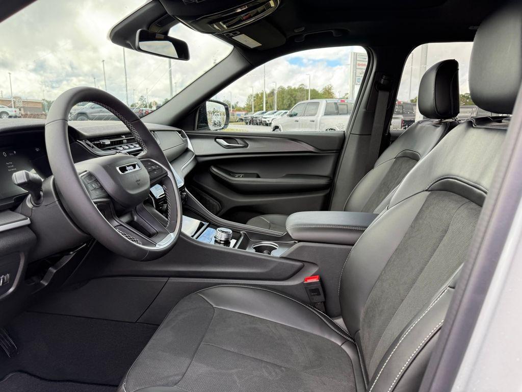 new 2025 Jeep Grand Cherokee car, priced at $32,625