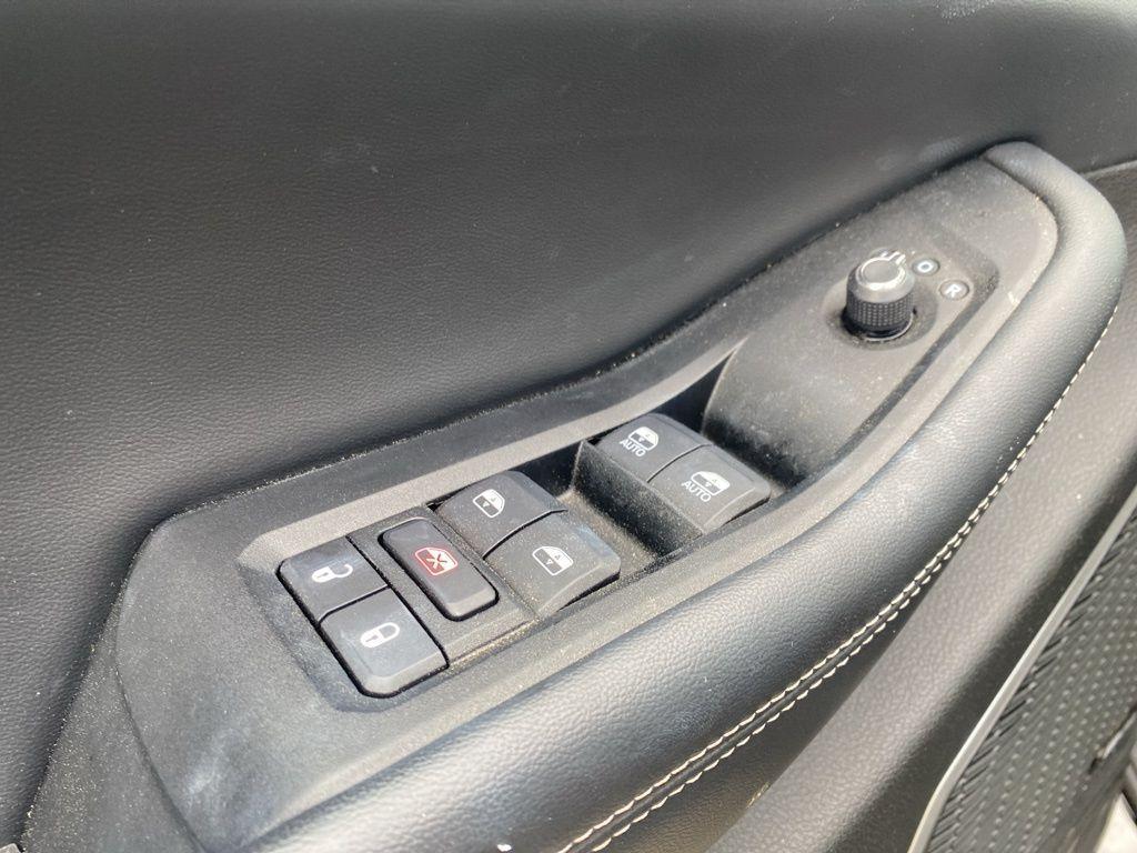 used 2023 Jeep Grand Cherokee L car, priced at $35,784
