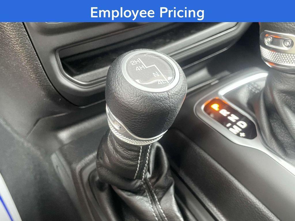 new 2025 Jeep Gladiator car, priced at $39,940