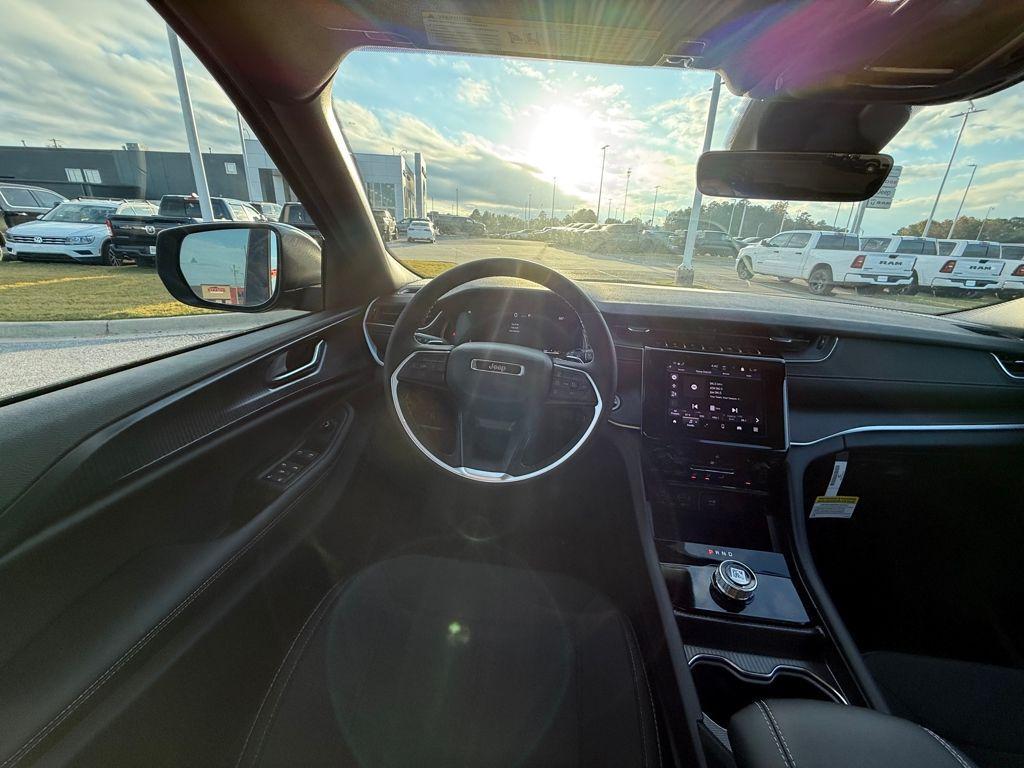 new 2025 Jeep Grand Cherokee car, priced at $30,845