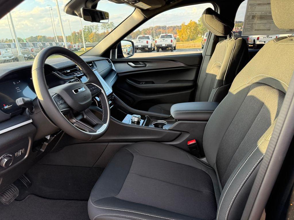 new 2025 Jeep Grand Cherokee car, priced at $30,845
