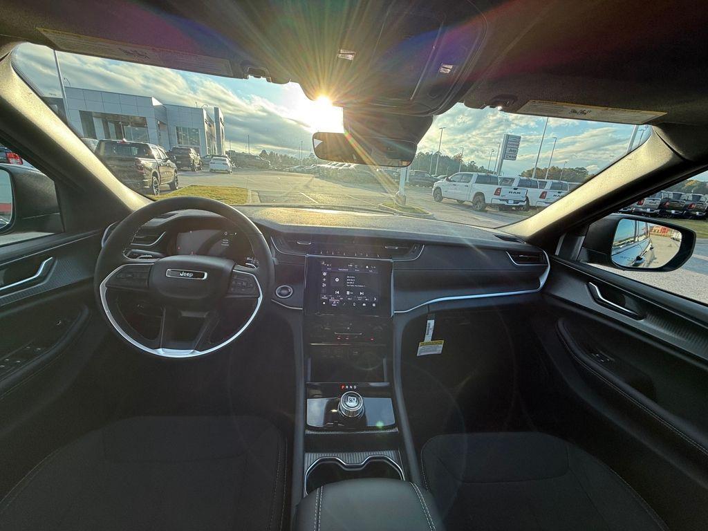 new 2025 Jeep Grand Cherokee car, priced at $30,845