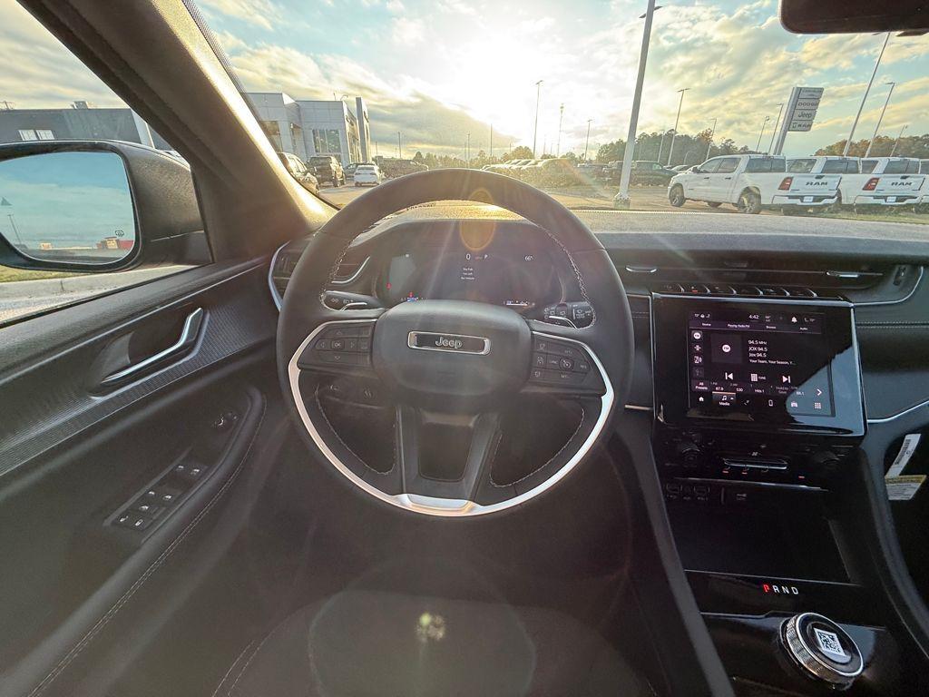 new 2025 Jeep Grand Cherokee car, priced at $30,845