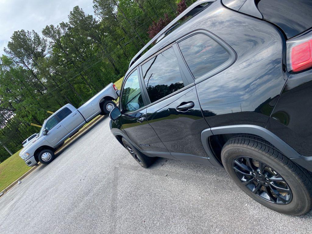 used 2023 Jeep Cherokee car, priced at $24,867