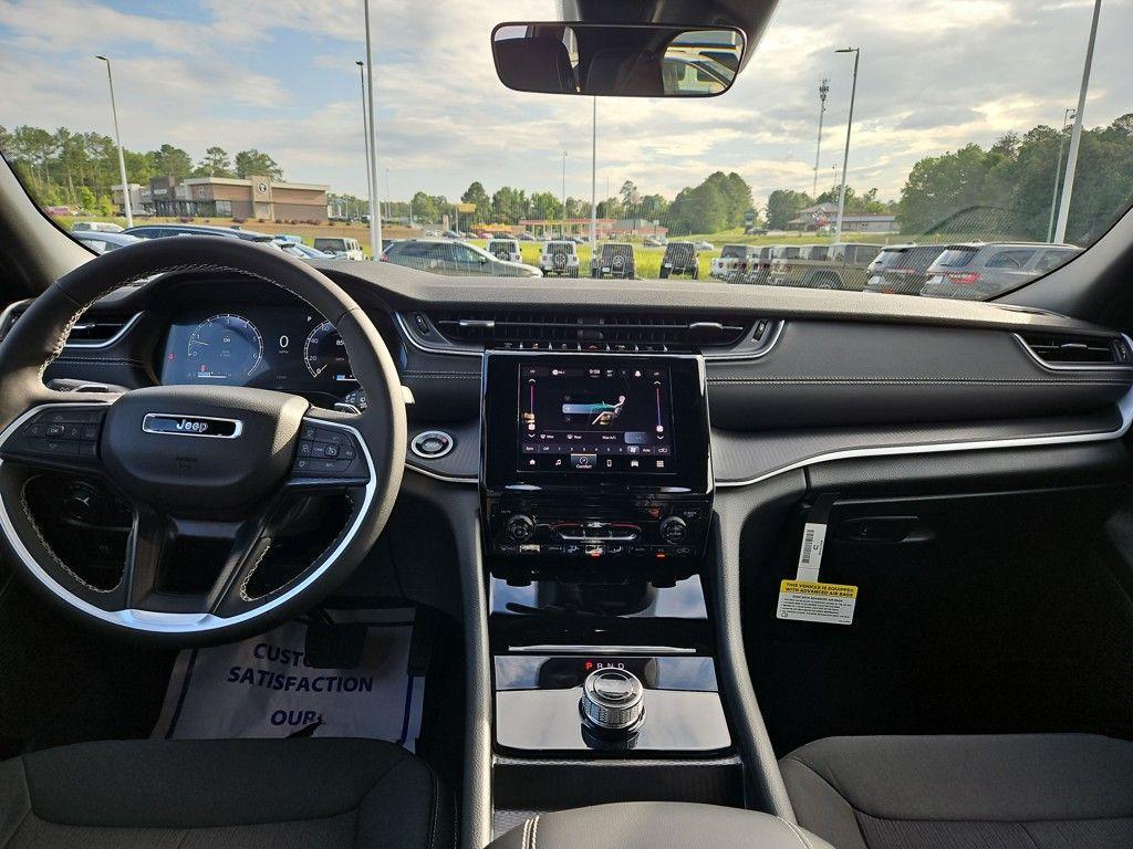 new 2025 Jeep Grand Cherokee car, priced at $28,530