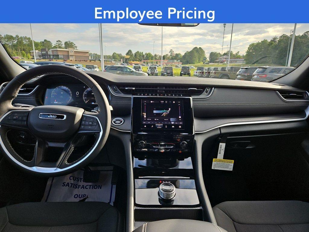new 2025 Jeep Grand Cherokee car, priced at $30,530