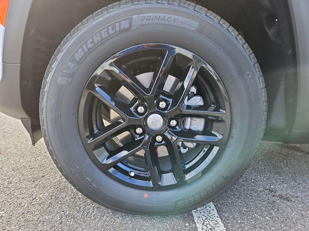 new 2025 Jeep Grand Cherokee car, priced at $28,530