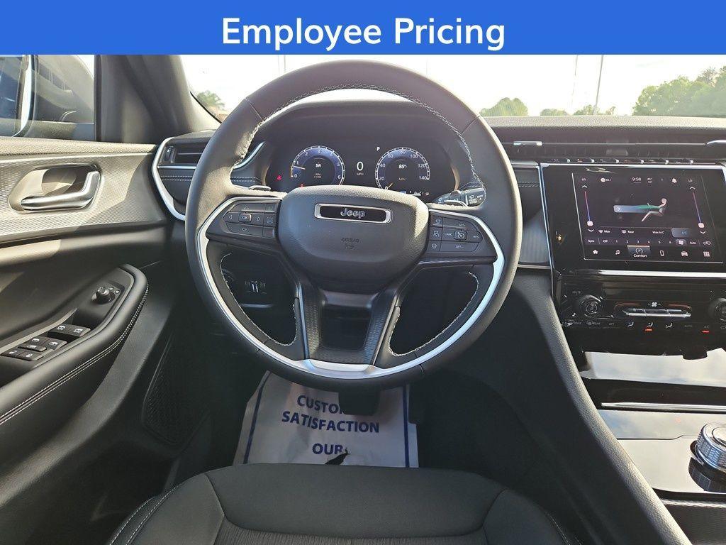 new 2025 Jeep Grand Cherokee car, priced at $30,530