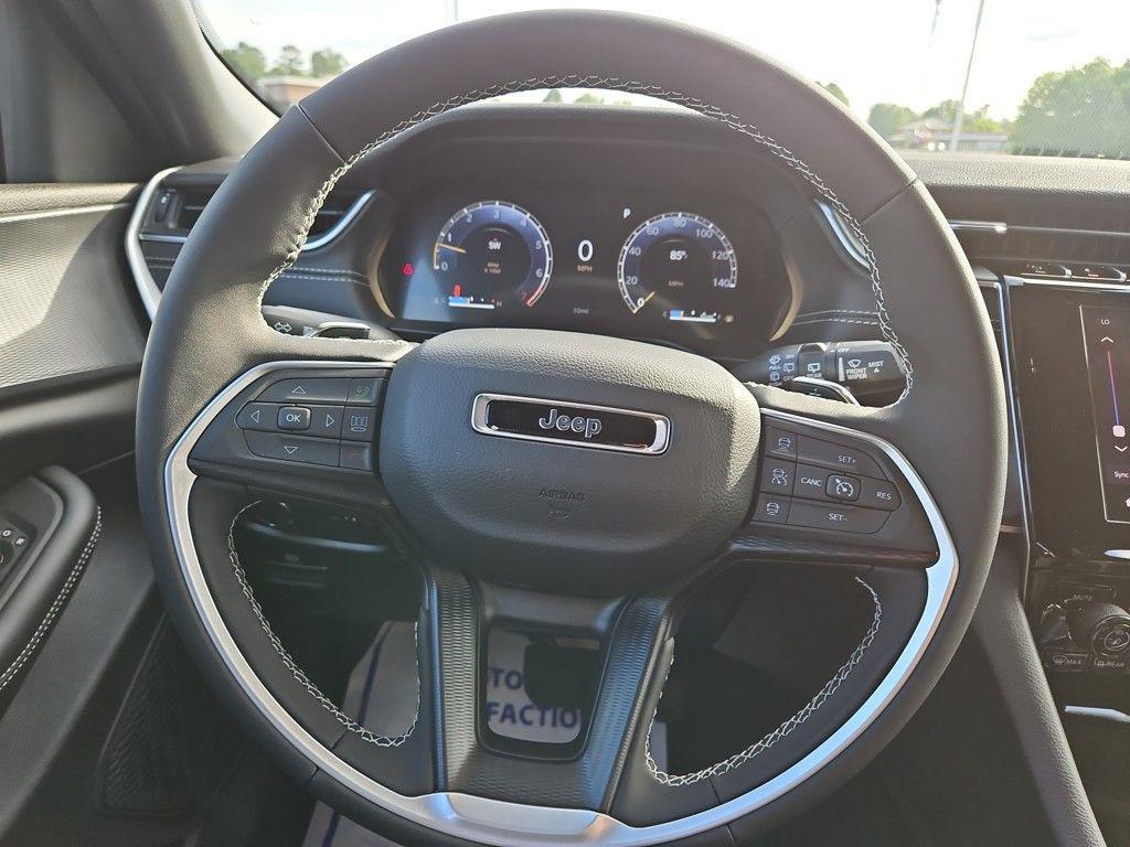 new 2025 Jeep Grand Cherokee car, priced at $28,530