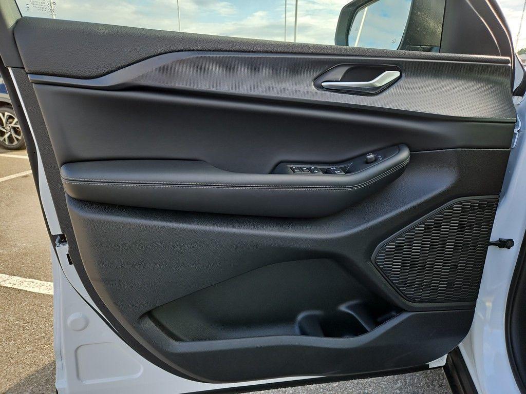 new 2025 Jeep Grand Cherokee car, priced at $28,530