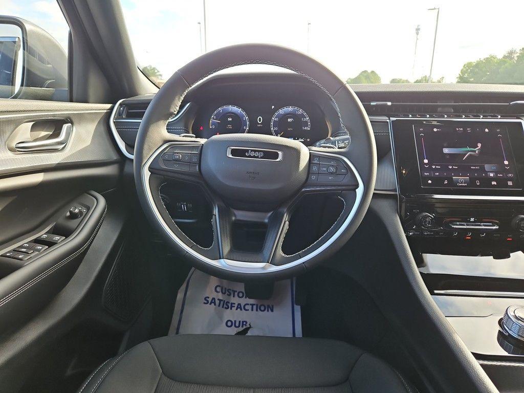 new 2025 Jeep Grand Cherokee car, priced at $28,530