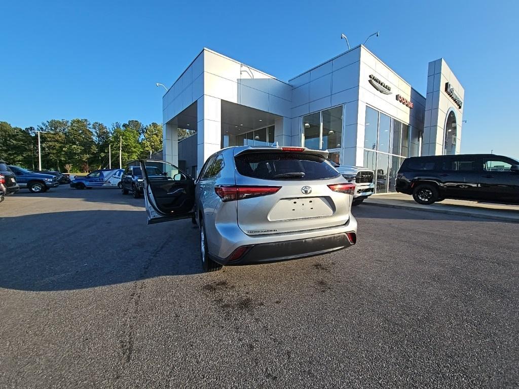 used 2021 Toyota Highlander car, priced at $27,563