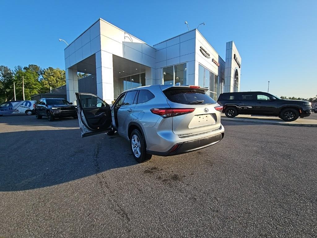 used 2021 Toyota Highlander car, priced at $27,563
