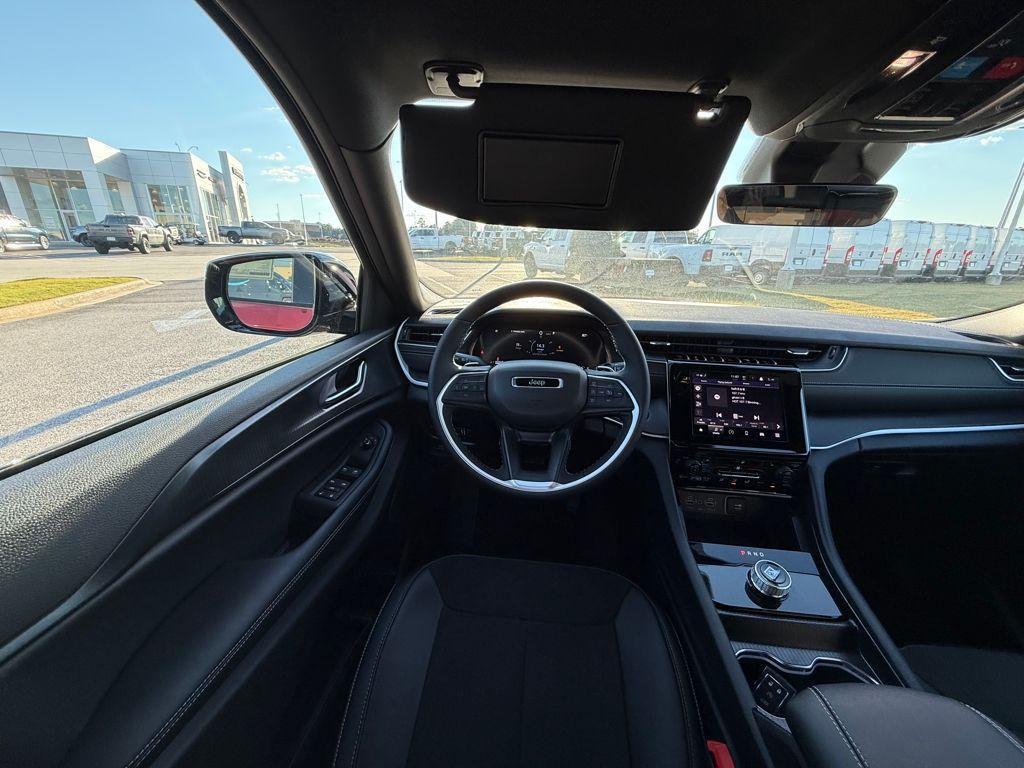 new 2025 Jeep Grand Cherokee car, priced at $30,980