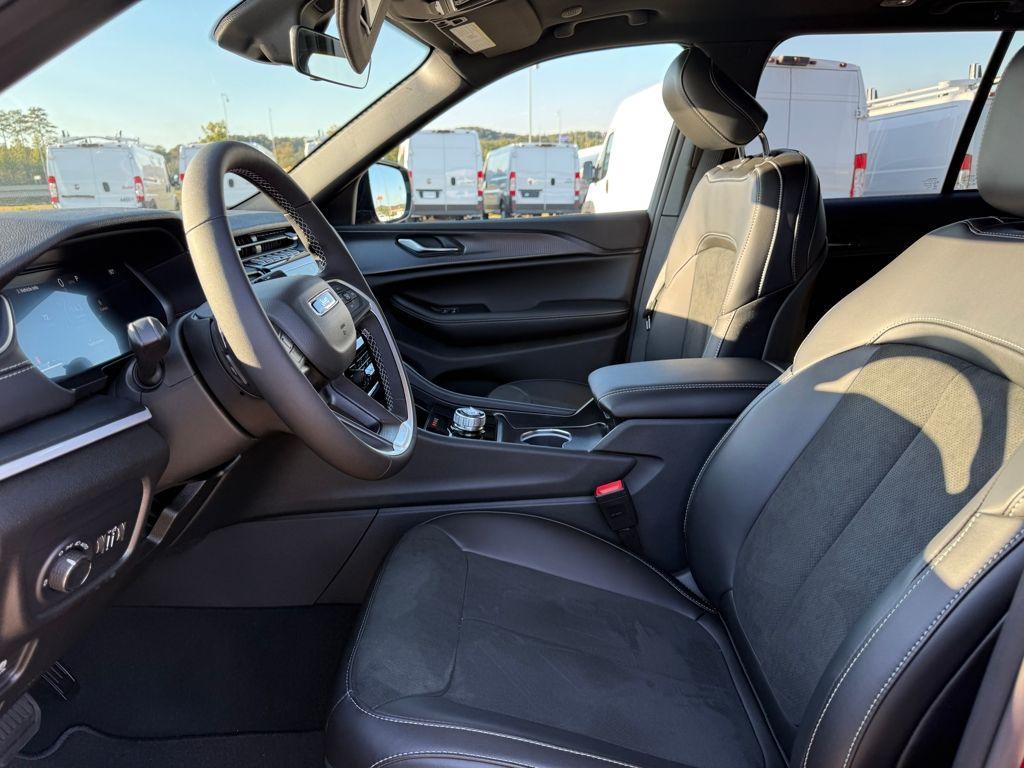 new 2025 Jeep Grand Cherokee car, priced at $30,980