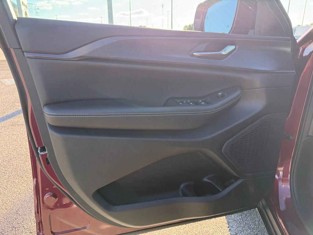 new 2025 Jeep Grand Cherokee car, priced at $30,980