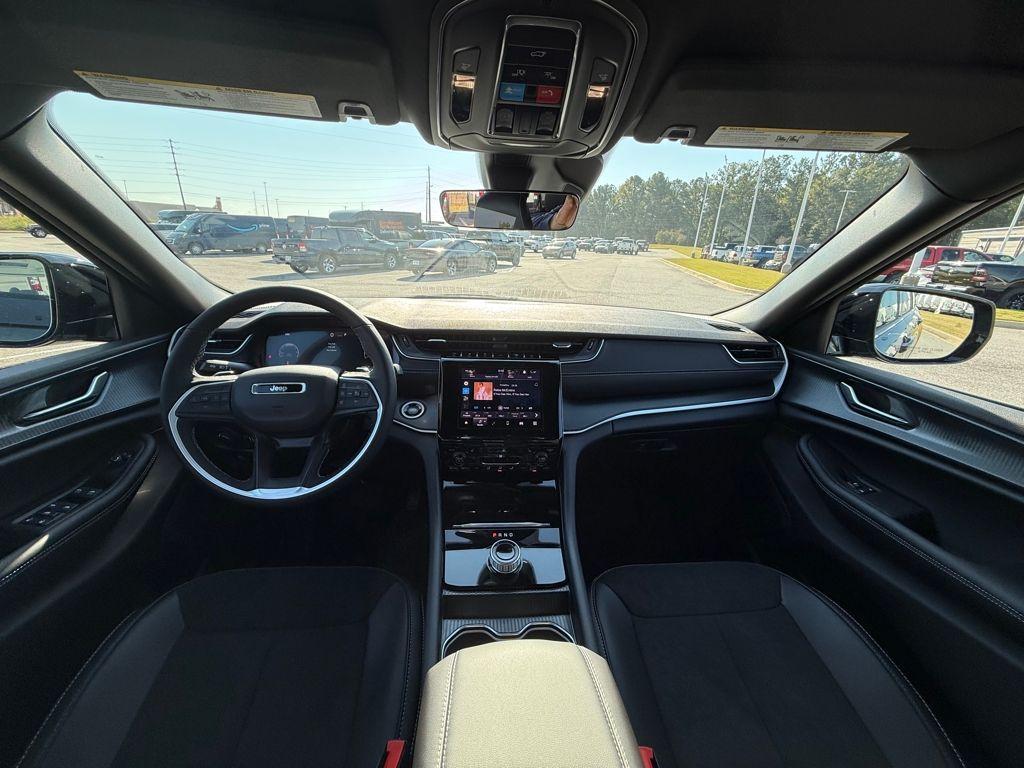 new 2025 Jeep Grand Cherokee car, priced at $34,125