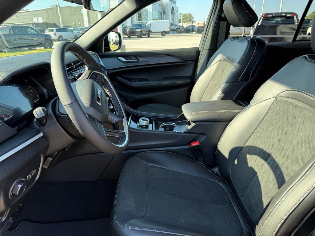 new 2025 Jeep Grand Cherokee car, priced at $34,125