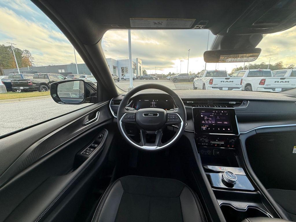 new 2025 Jeep Grand Cherokee car, priced at $32,625