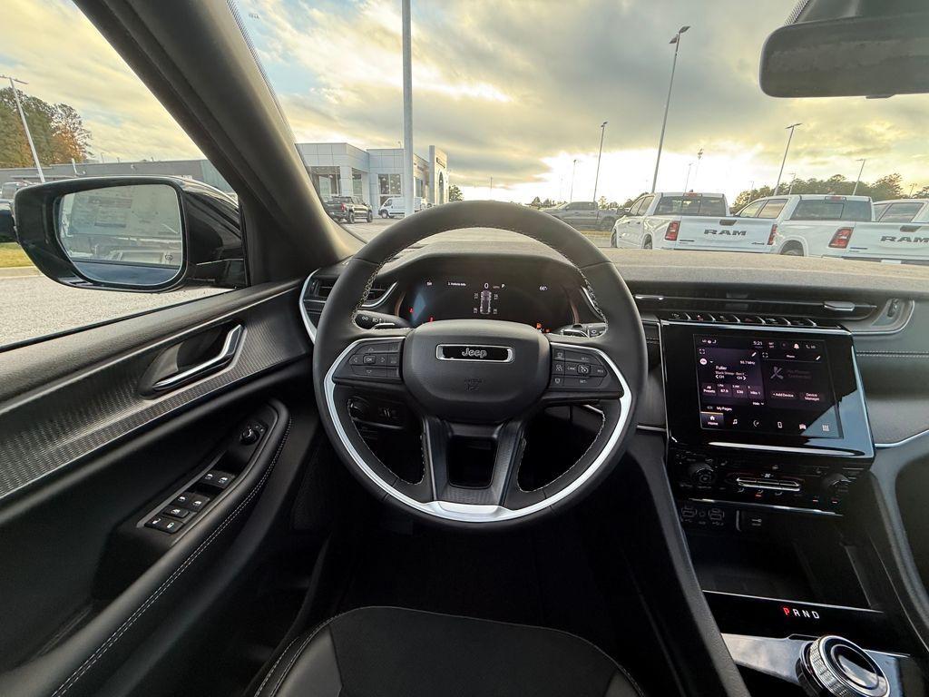 new 2025 Jeep Grand Cherokee car, priced at $32,625