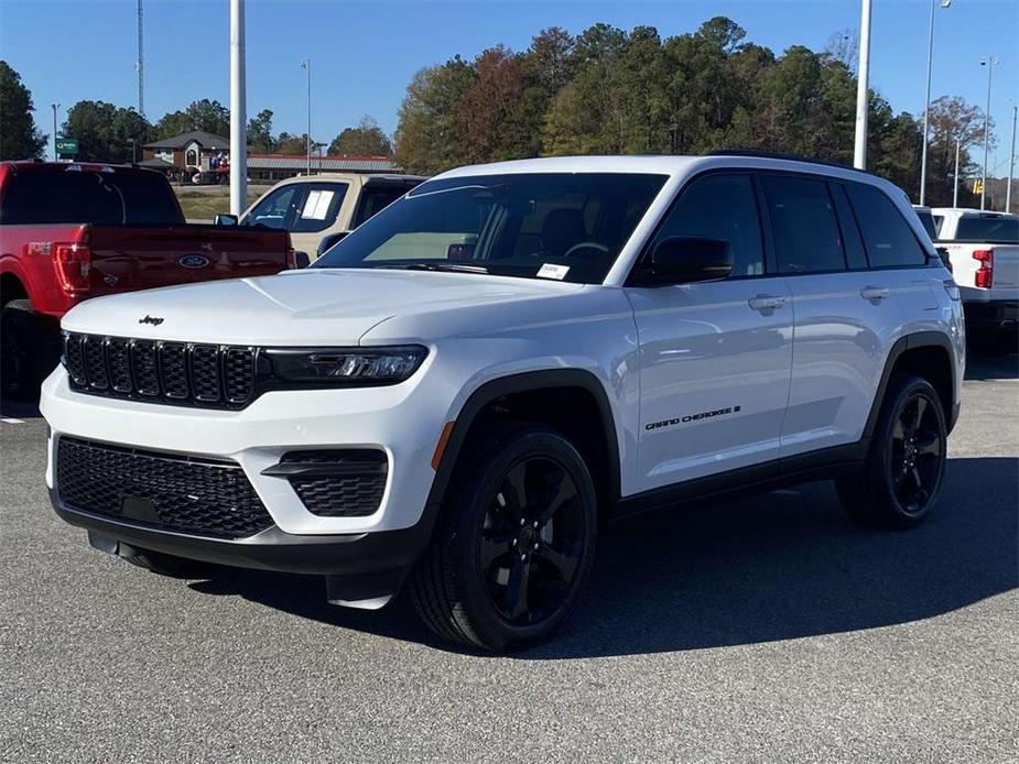 new 2025 Jeep Grand Cherokee car, priced at $43,080