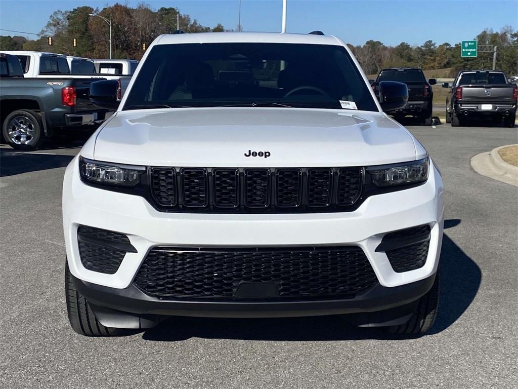 new 2025 Jeep Grand Cherokee car, priced at $43,080